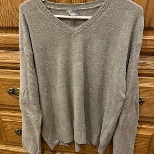 Beautiful barefoot dreams ribbed sleeve sweater.  Size medium